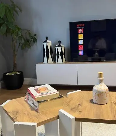 Bee 3-city Center Retreat Apartment