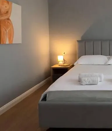 Apartment Bee 3-city Center Retreat