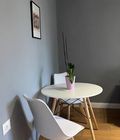 Bee 3-city Center Retreat Apartment Tirana